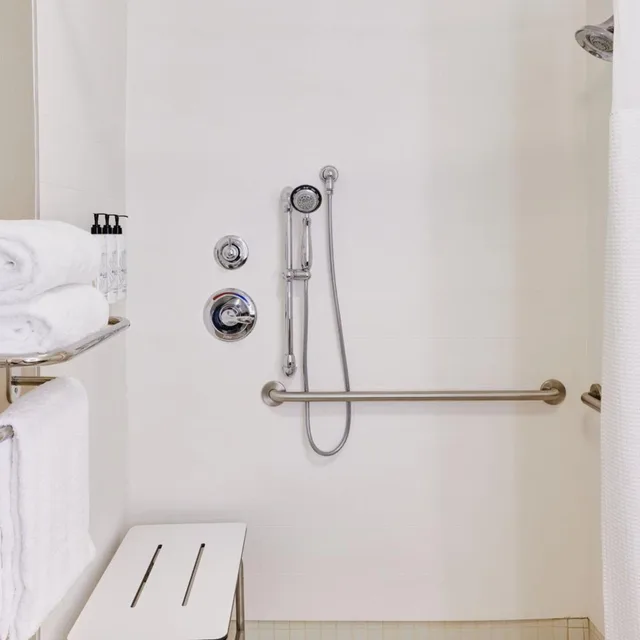 جناح بسرير كينج مع سرير سحّاب إضافي مع أريكة لذوي الإعاقة، Springhill Suites Phoenix Tempe Airport 10/10