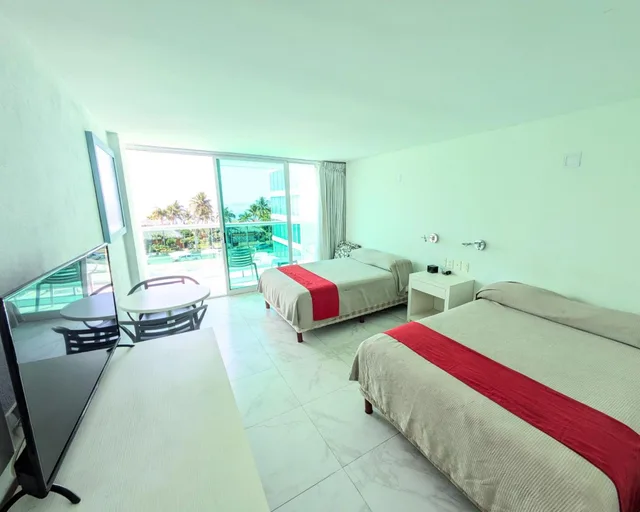 جناح جونيور، We Hotel Acapulco 6/10