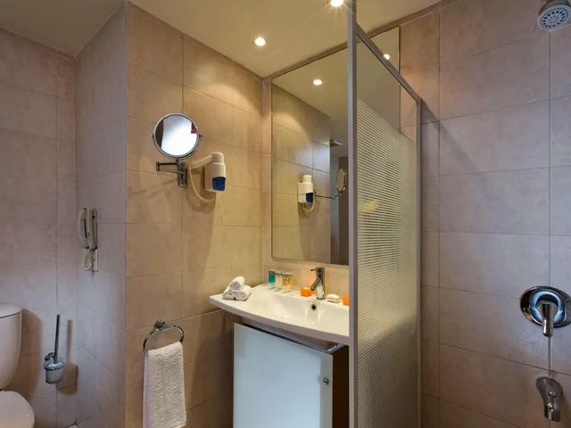 غرفة ديلوكس بإطلالة على الحديقة، Movenpick Resort El Sokhna 4/6