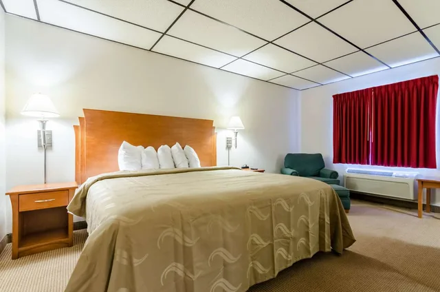 Room, King Bed, Accessible, Wyndham Garden Salina Conference Center 1/2