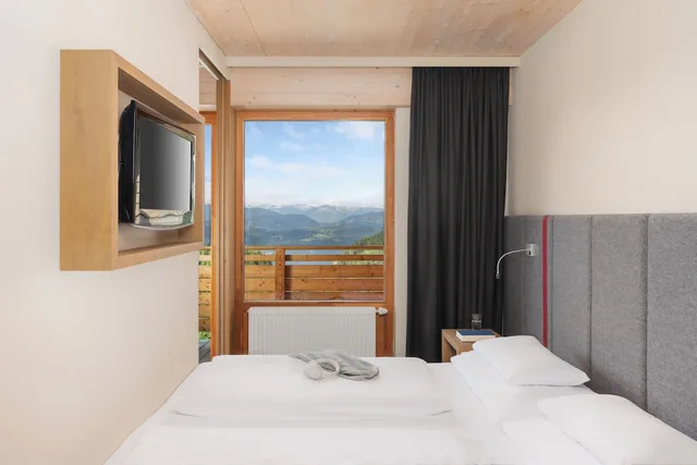 غرفة كومفورت عائلية بسرير كينج وأسرّة بطابقين بشرفة، Falkensteiner Hotel Sonnenalpe 2/10