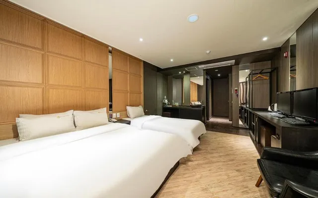 غرفة بريميوم بسريرين منفصلين، Elga Hotel 2/5