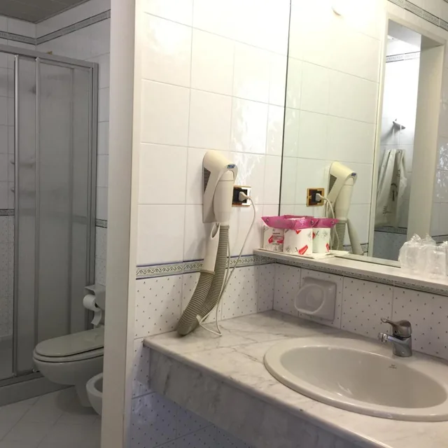 جناح، Hotel Terme Marconi 4/7