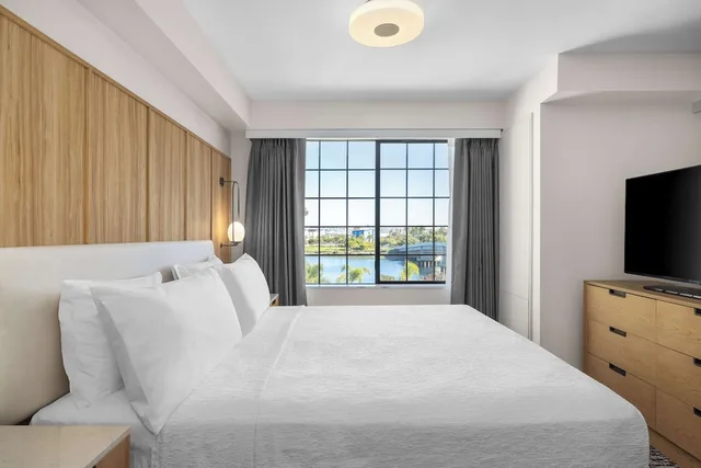 Studio, King Bed, Bay View، Homewood Suites By Hilton San Diego Airport Liberty Station 1/5