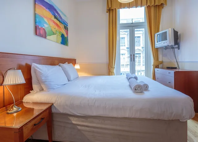 1 Bedroom, Castletown, Apartment, King Bed, Private Bathroom, Sofa، Castletown House 3/10