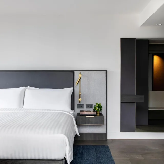 غرفة بريميوم بسرير كينج، Melbourne Marriott Hotel Docklands 1/10