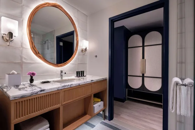 غرفة بسرير كينج في طابق مرتفع، Hyatt Centric Downtown Nashville 2/2
