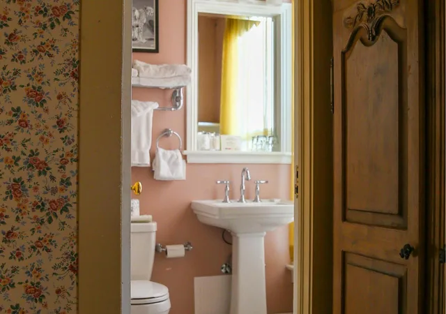 غرفة بسرير كوين، Petite Auberge 5/5