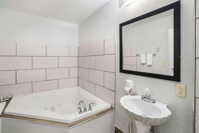 Upgrade, Suite, King Bed, Quality Inn Greer - Greenville 6/6