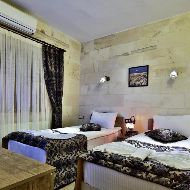 Stone, Twin Beds، Yusuf Bey House 3/10