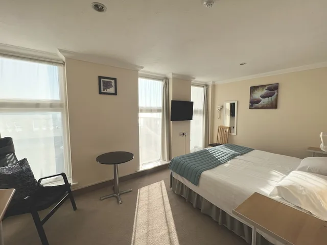 غرفة بسرير مزدوج بإطلالة على البحر، Eastbourne Riviera Hotel 1/6