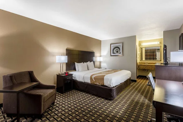 غرفة بسرير كينج، Quality Inn Tupelo Central 3/4