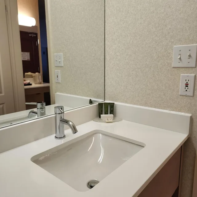 غرفة سوبيريور بسرير مزدوج، Ramada By Wyndham Lloydminster 9/10