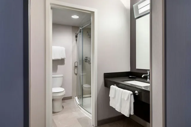 room, 2 queen beds, Courtyard Pittsburgh Airport 5/9