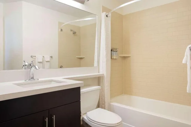 استوديو بسرير كوين، Sonesta Simply Suites Wichita Airport 2/2