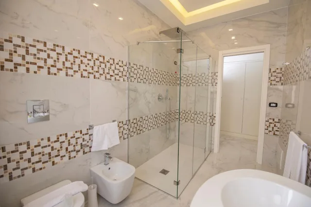 غرفة رباعية، Palazzo Firenze 2/2