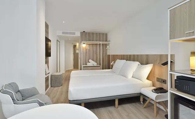Swim Up, Loft, Twin Beds، Innside by Melia Calvia Beach 1/5