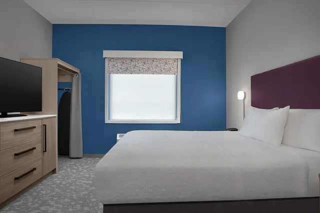1 Bedroom, Suite, King Bed, Sofa, Home2 Suites by Hilton Weston Ft. Lauderdale 1/2