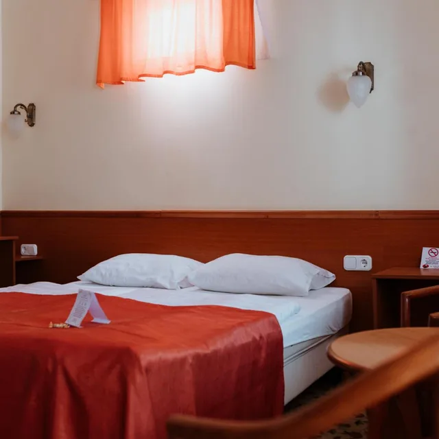غرفة عائلية بشرفة، Hotel Korona Eger 3/6