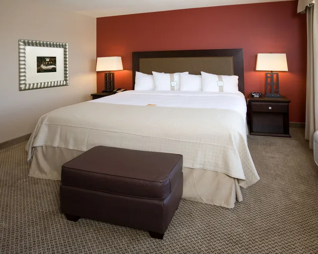 جناح بسرير كينج مع أريكة، Holiday Inn Hotel Amp Suites Bakersfield North 2/4