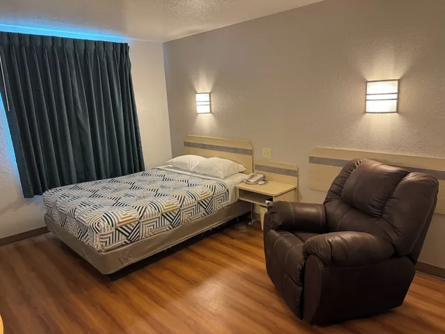 غرفة قياسية بسرير كينج، Motel6 Avoca, IA 2/5