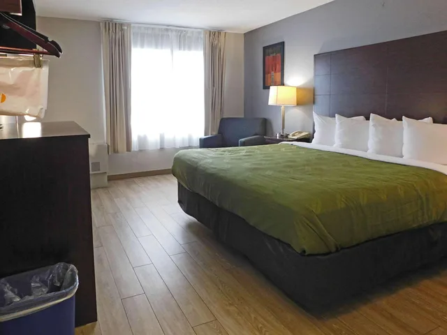 غرفة بسرير كوين، Quality Inn Colchester - Burlington 4/8
