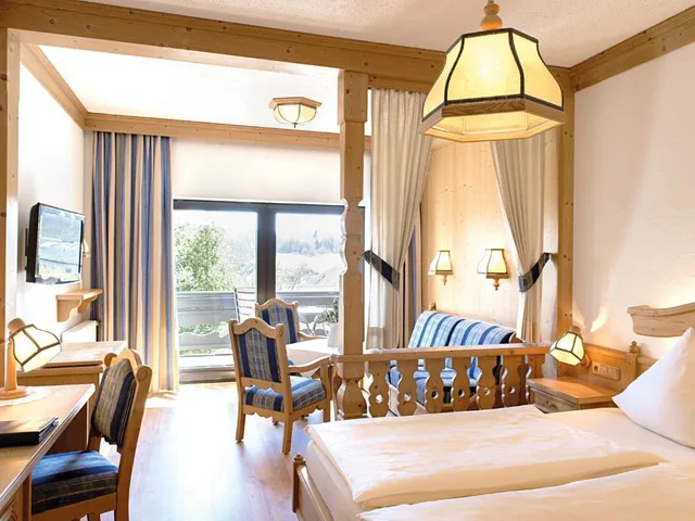 جناح جونيور، Victors Seehotel Weingartner 3/4