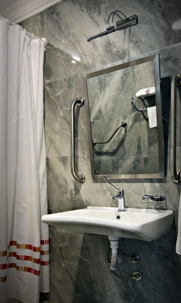 غرفة ديلوكس بسرير مزدوج وسريرين منفصلين، Hotel Monec 10/10