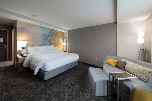 غرفة بسرير كينج مع أريكة لذوي الإعاقة، Hotel Courtyard By Marriott Russellville 1/4