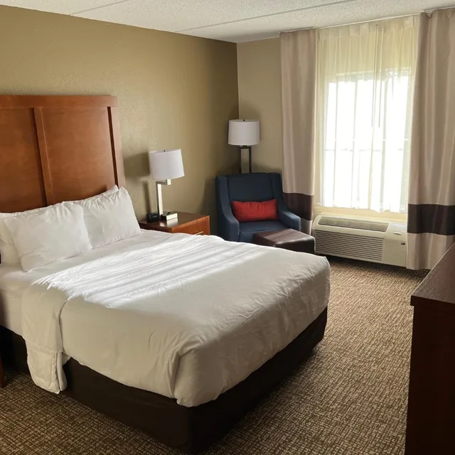 غرفة بسرير كوين بحوض استحمام لذوي الإعاقة، Wingate by Wyndham Clearfield 2/10