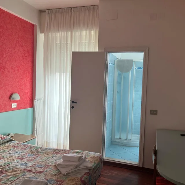 غرفة مفردة، Senior Hotel 3/5