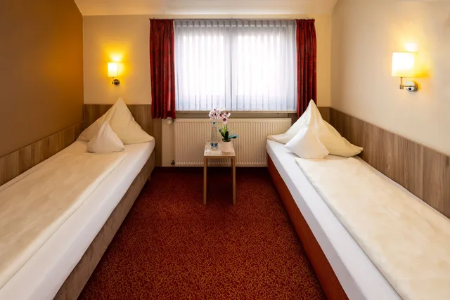 غرفة بسريرين منفصلين، Ambient Hotel Am Europakanal 1/4