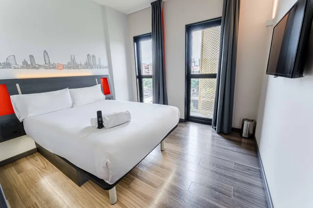 Room Assigned on Arrival, Single Bed, easyHotel Barcelona Fira 1/1