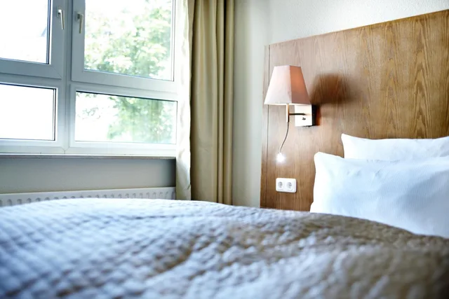 غرفة قياسية ثلاثية بسرير كوين وسرير فردي، Hotel Domicil Hamburg By Golden Tulip Formerly Nordic Domicil 1/3