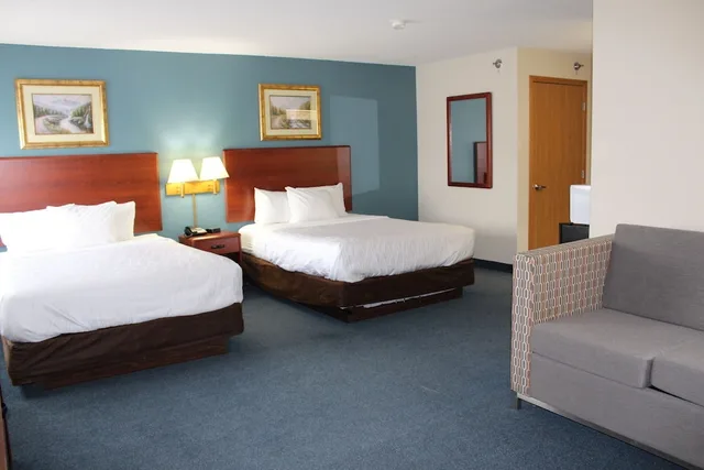 جناح بسريرين كوين، Reston Inn & Suites 5/10