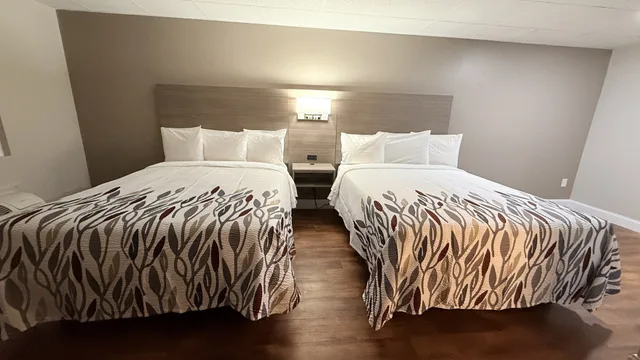 غرفة ديلوكس بسريرين كوين، Rodeway Inn Swansea, MA 5/10