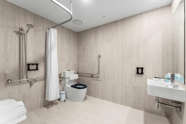 غرفة بسرير كينج وسرير كوين لذوي الإعاقة، TRYP by Wyndham Southport Gold Coast 4/4