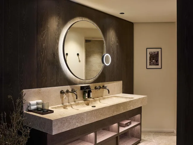 جناح رئاسي بسرير كينج بإطلالة على المسبح بشرفة، L'Isle de Leos Hotel & Spa - MGallery Collection 8/10