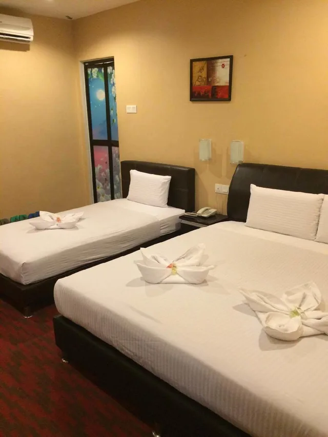غرفة قياسية ثلاثية، Grandview Hotel 1/2