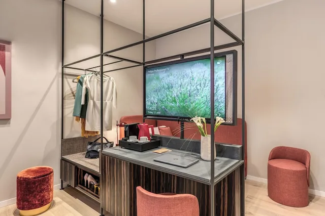 غرفة ثلاثية بسرير كوين مع أريكة، Parioli Cube Hotel 10/10