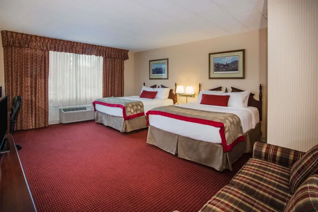 غرفة ديلوكس بسريرين كوين، Ramada by Wyndham Ligonier 1/3