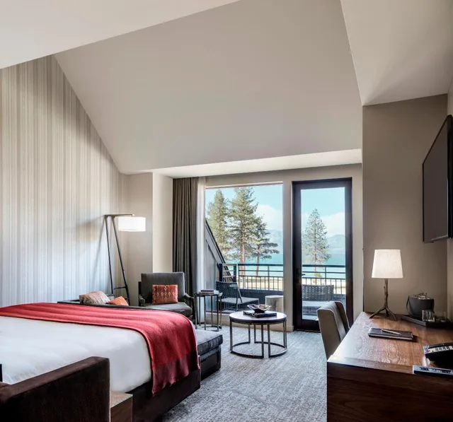 غرفة بسرير كينج بإطلالة على البحيرة، Edgewood Tahoe Resort 1/3