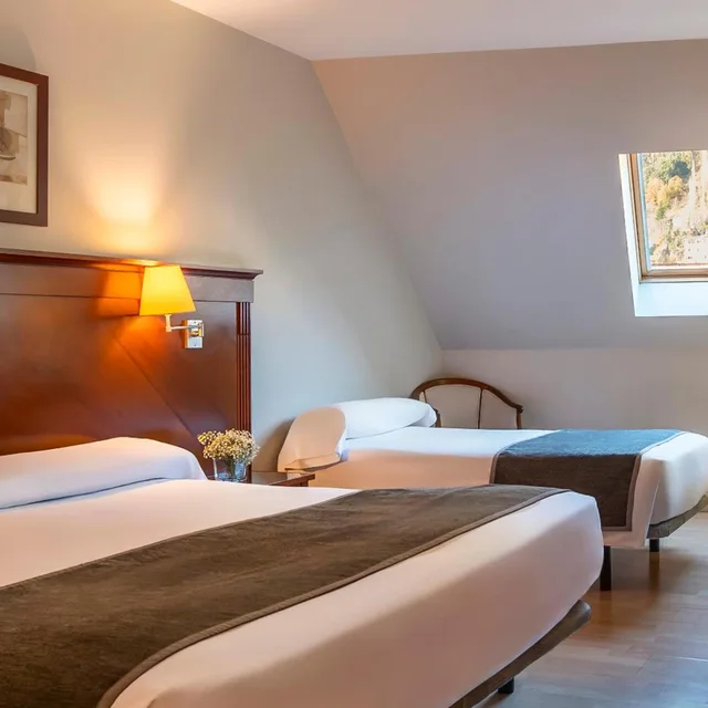 غرفة ثلاثية بسرير فردي، Hesperia Andorra 1/10