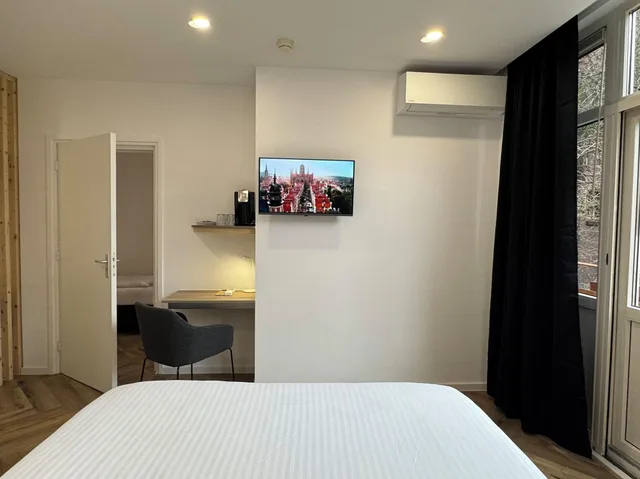 غرفة عائلية، Hotel Port 1/5