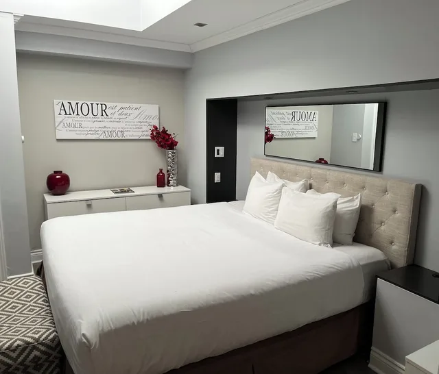جناح كلاسيكي بسرير كينج، Travelodge by Wyndham Hotel & Convention Centre Quebec City 4/7
