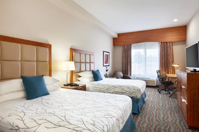 غرفة قياسية بسريرين كوين، Best Western Plus Peppertree Inn At Omak 1/7