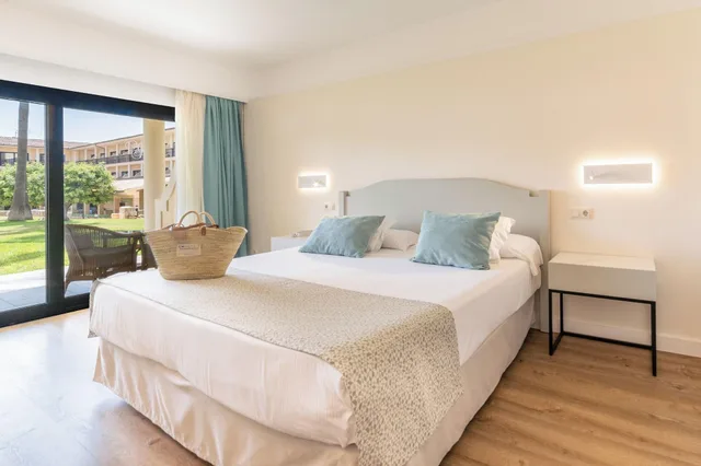 Premium, Double Bed, Pool View, Terrace, Cm Mallorca Palace - Adults Only 1/4