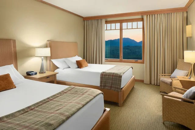 Lodge, 2 Queen Beds, River View، Suncadia Resort 2/4