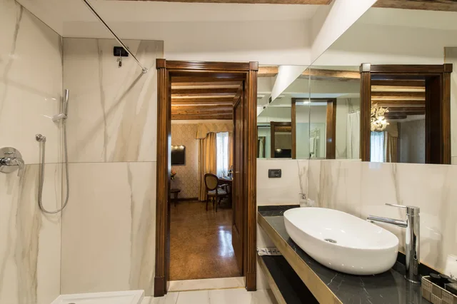 Bridge, Rialto, Junior Suite, Queen Bed, Grand Canal View, Canal View، Palazzo Bembo 5/5