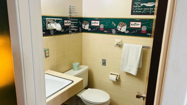 غرفة بسرير كوين، Victorian Inn Motel & Suites 4/5